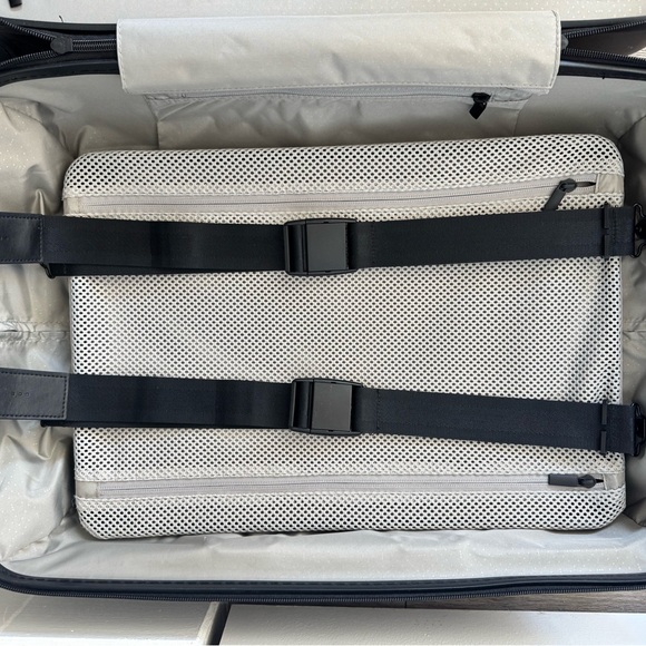 Monos Black 23” Pro Plus Spinner Carry On Luggage - Picture 6 of 11